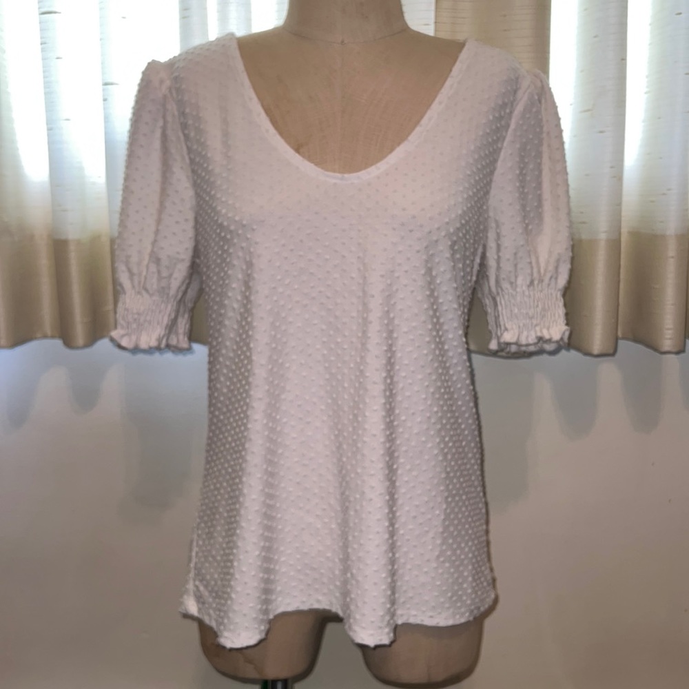 White short sleeve top